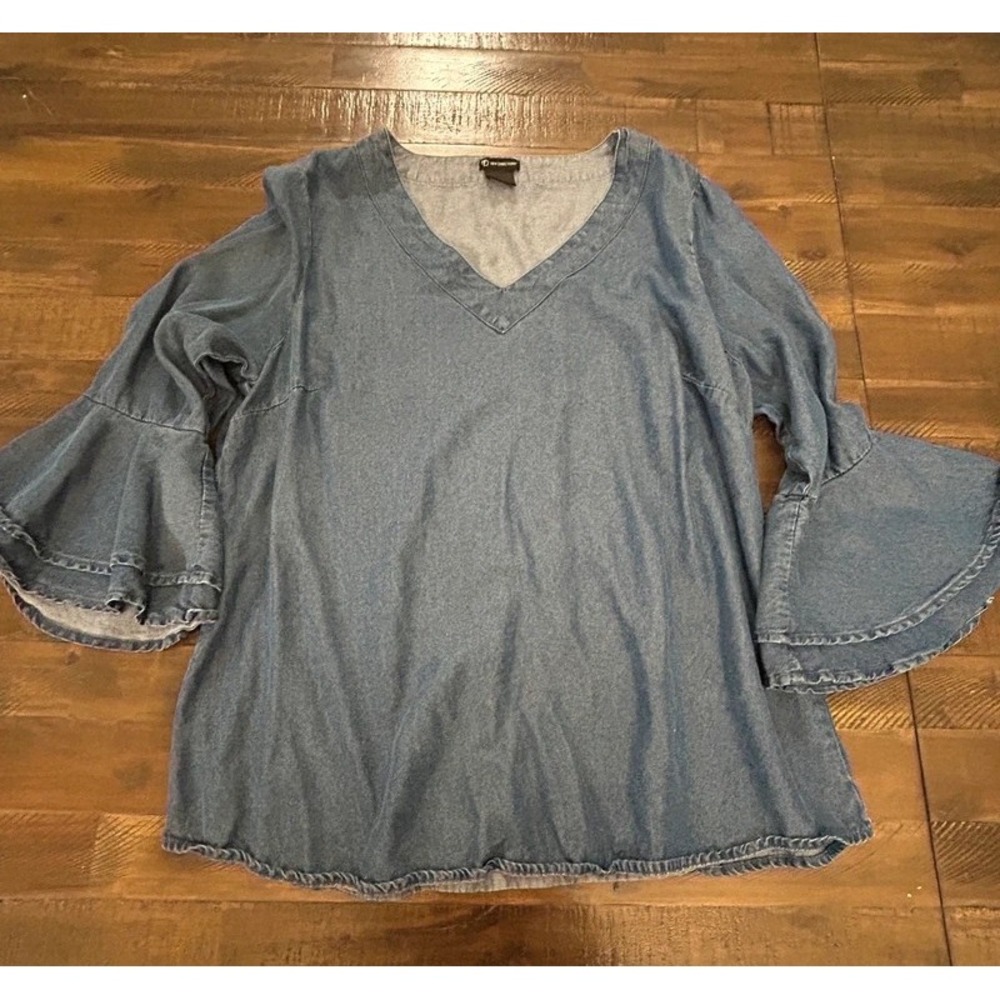New Directions Denim Top L Blue Excellent V-Neck Tiered Bell Sleeve Blouse